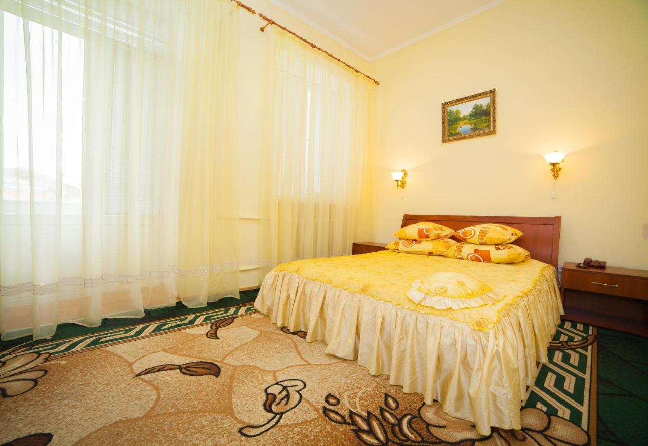 Hotel Vinnytsia Sawoy Room photo